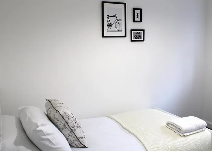Didcot - Private Flat With Garden & Parking 08