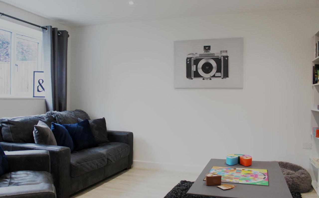 - Private Flat With Garden & Parking 08 *