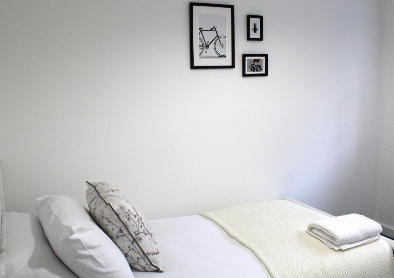 - Private Flat With Garden & Parking 08 Apartment *
