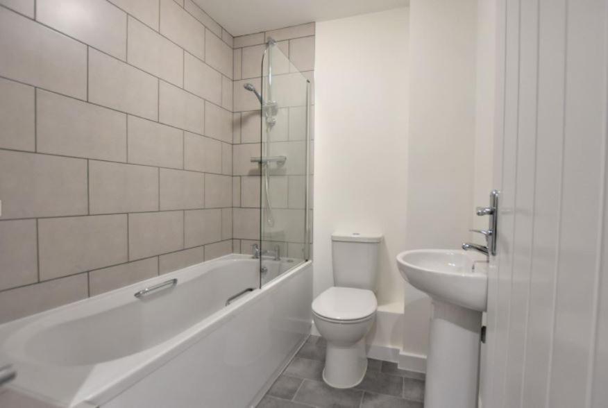 - Private Flat With Garden & Parking 08 Apartment Didcot
